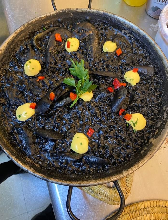 Arroz negro - tradición culinaria catalana